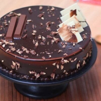 Choco Crunch KitKat Cake Half kg