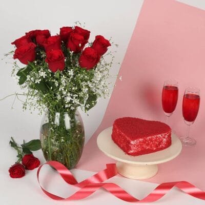 Arrangement of 12 Red Roses in Glass Vase